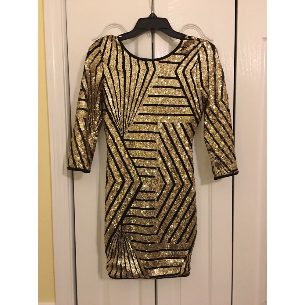 Tight Fitting Gold/Black Short Dress